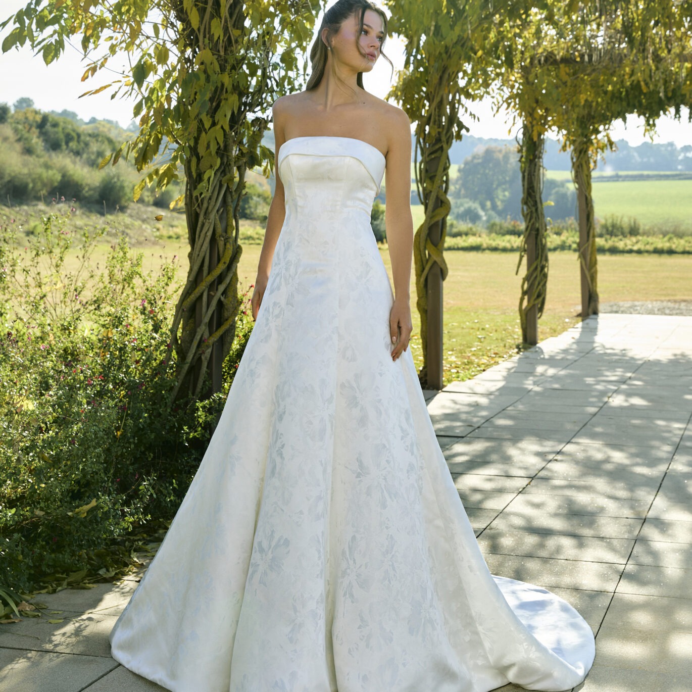 Νυφικό φόρεμα White One Aragonita Α γραμμή strapless από ζακάρ ATHENAV Bridal