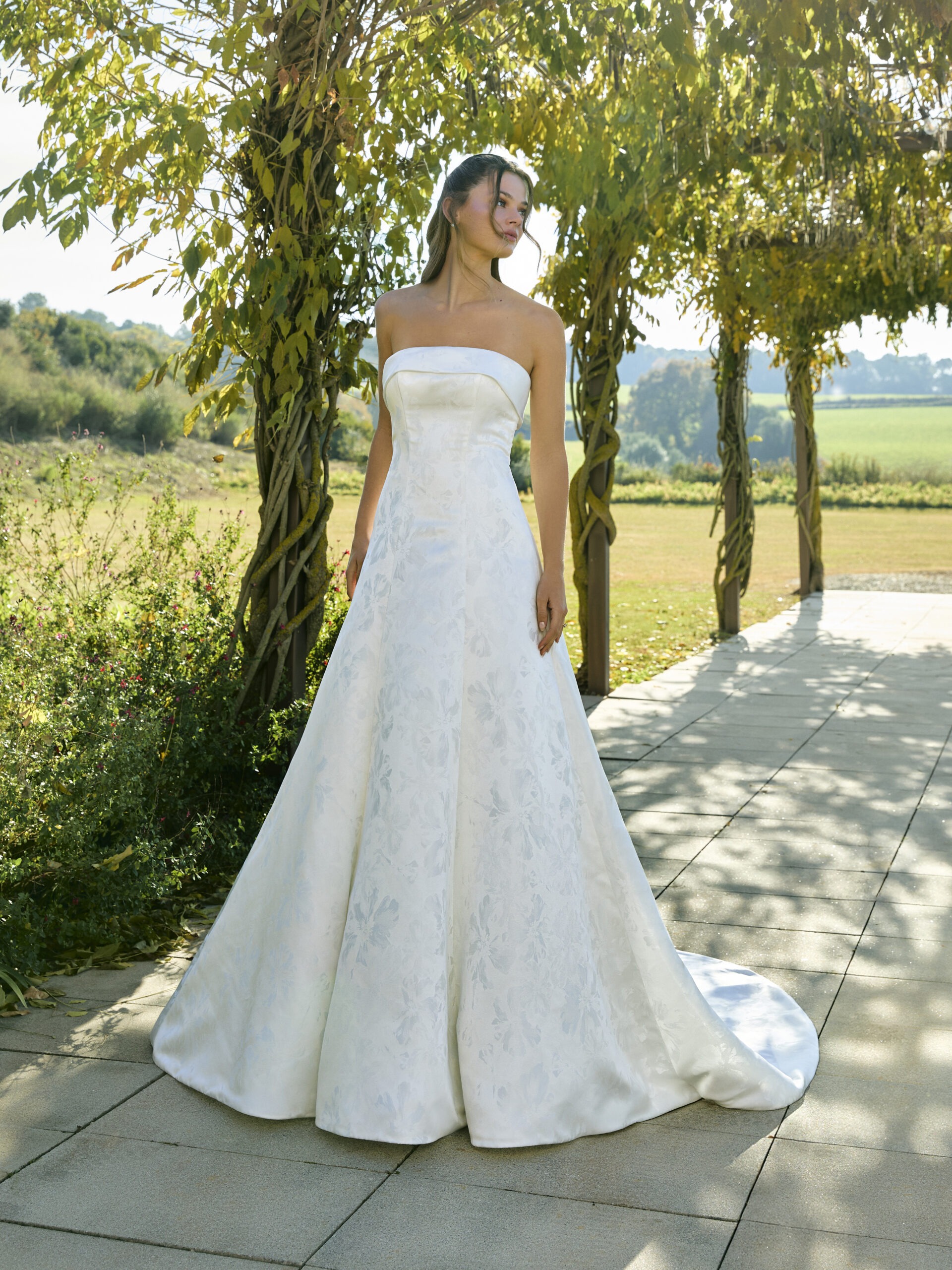 W1127DS1.665 Νυφικό φόρεμα White One Aragonita Α γραμμή strapless από ζακάρ ATHENAV Bridal