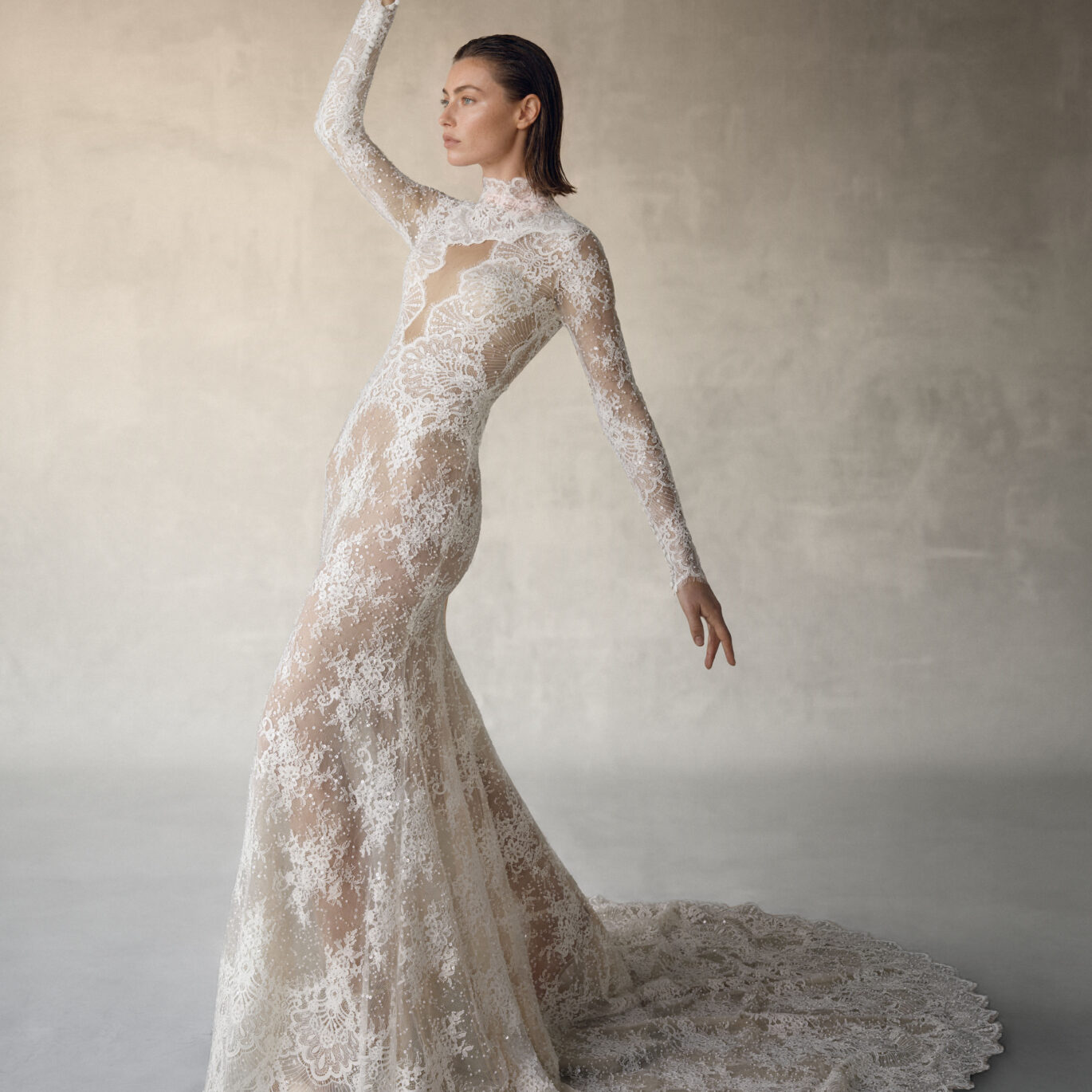 Νυφικό φόρεμα Atelier Pronovias Arqen γοργονέ με δαντέλα και μακριά μανίκια ATHENAV Bridal