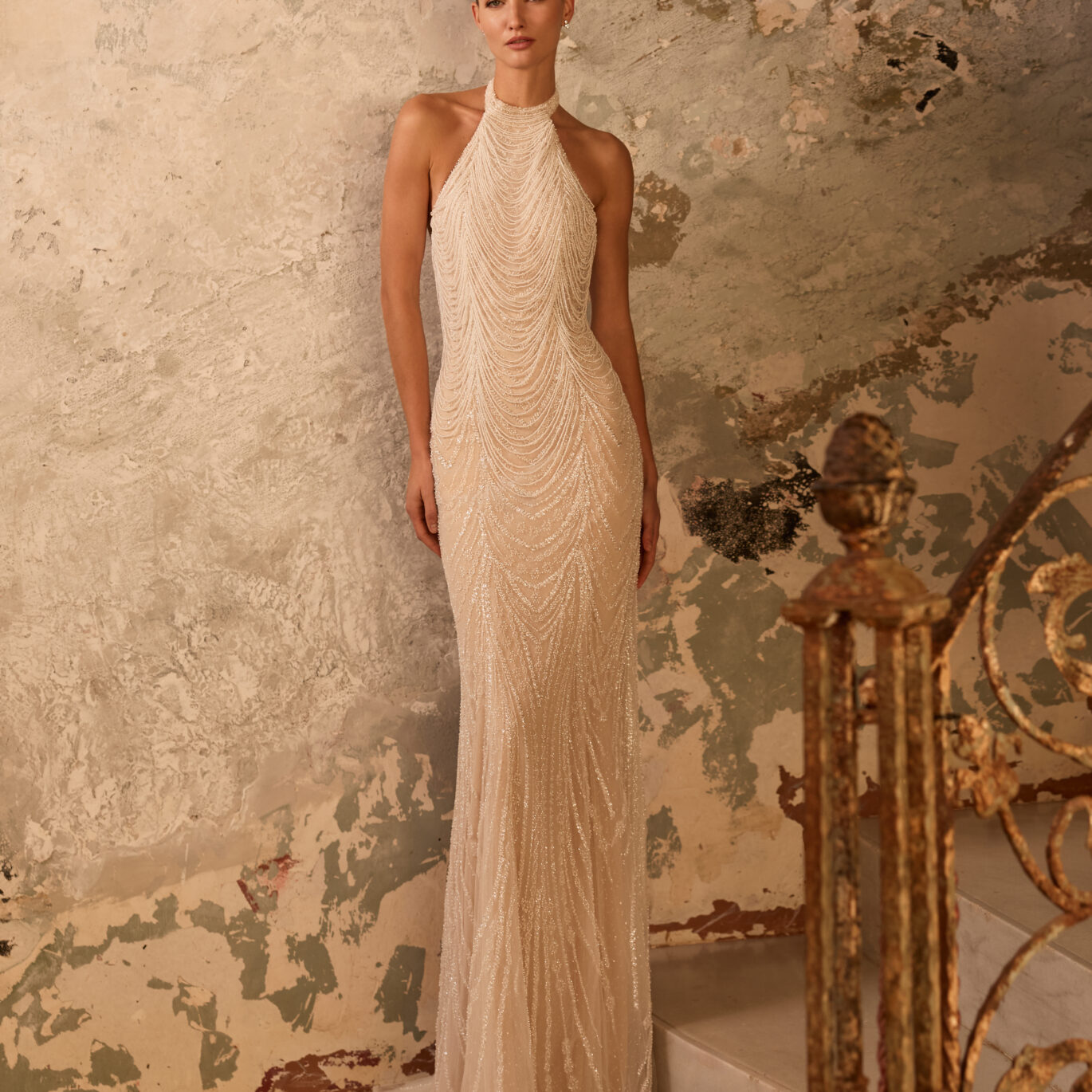 Νυφικό φόρεμα Pronovias Privée Aurorey γοργονέ από δαντέλα με στρας και halter ντεκολτέ ATHENAV Bridal