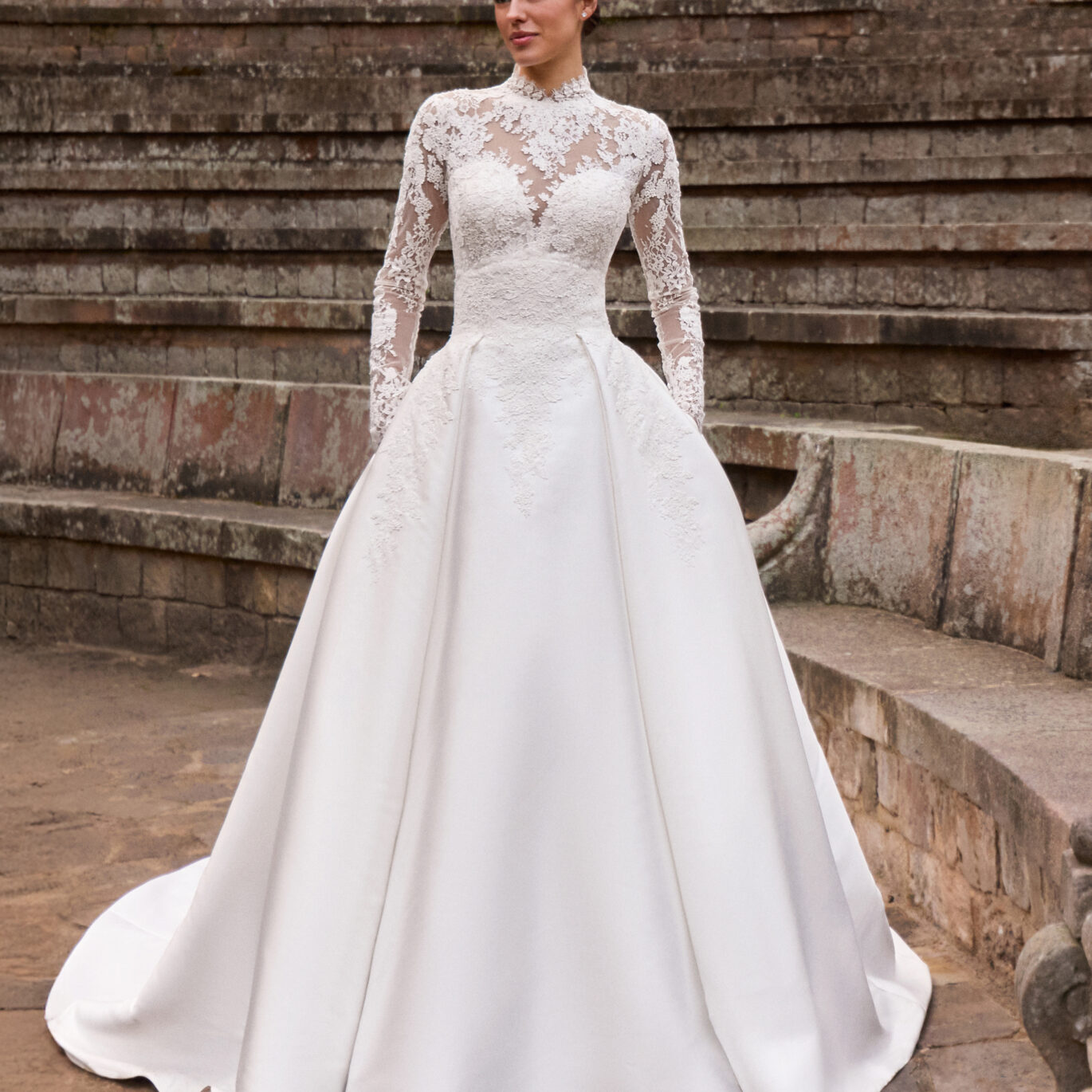 Νύφη που φοράει το Pronovias Baies dress