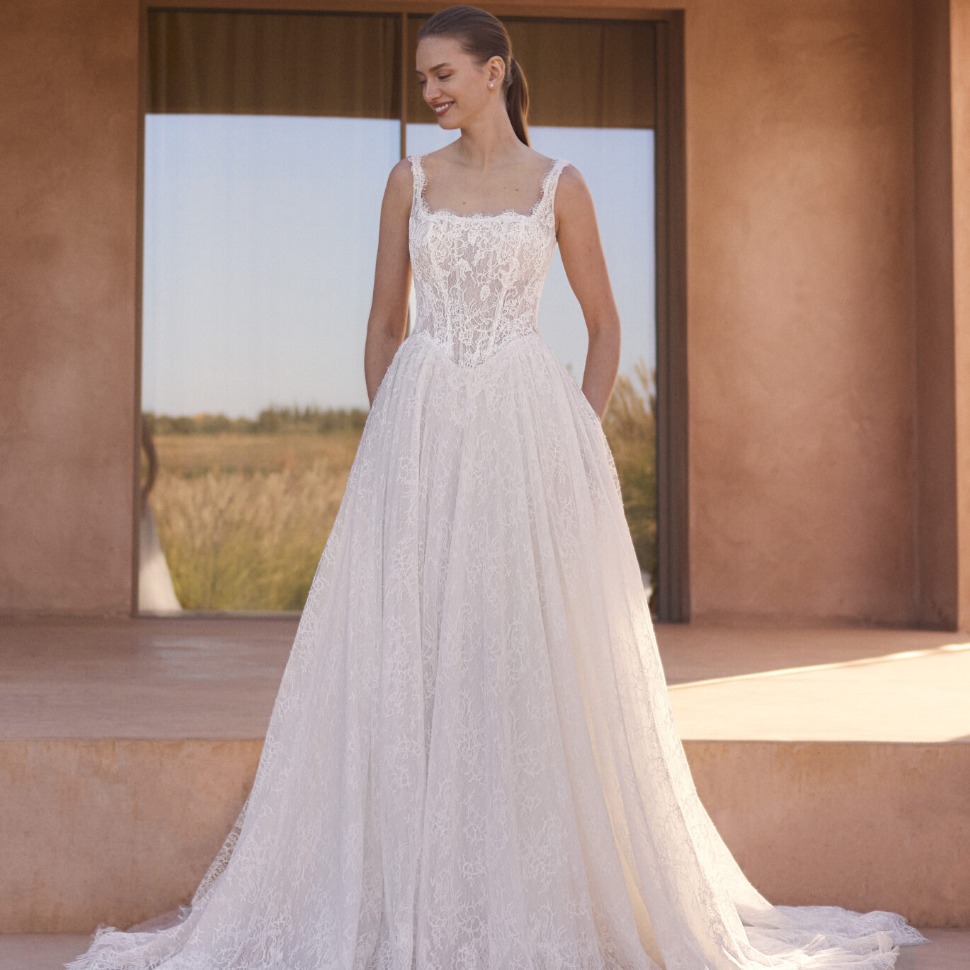 Νύφη που φοράει το Pronovias Byada dress
