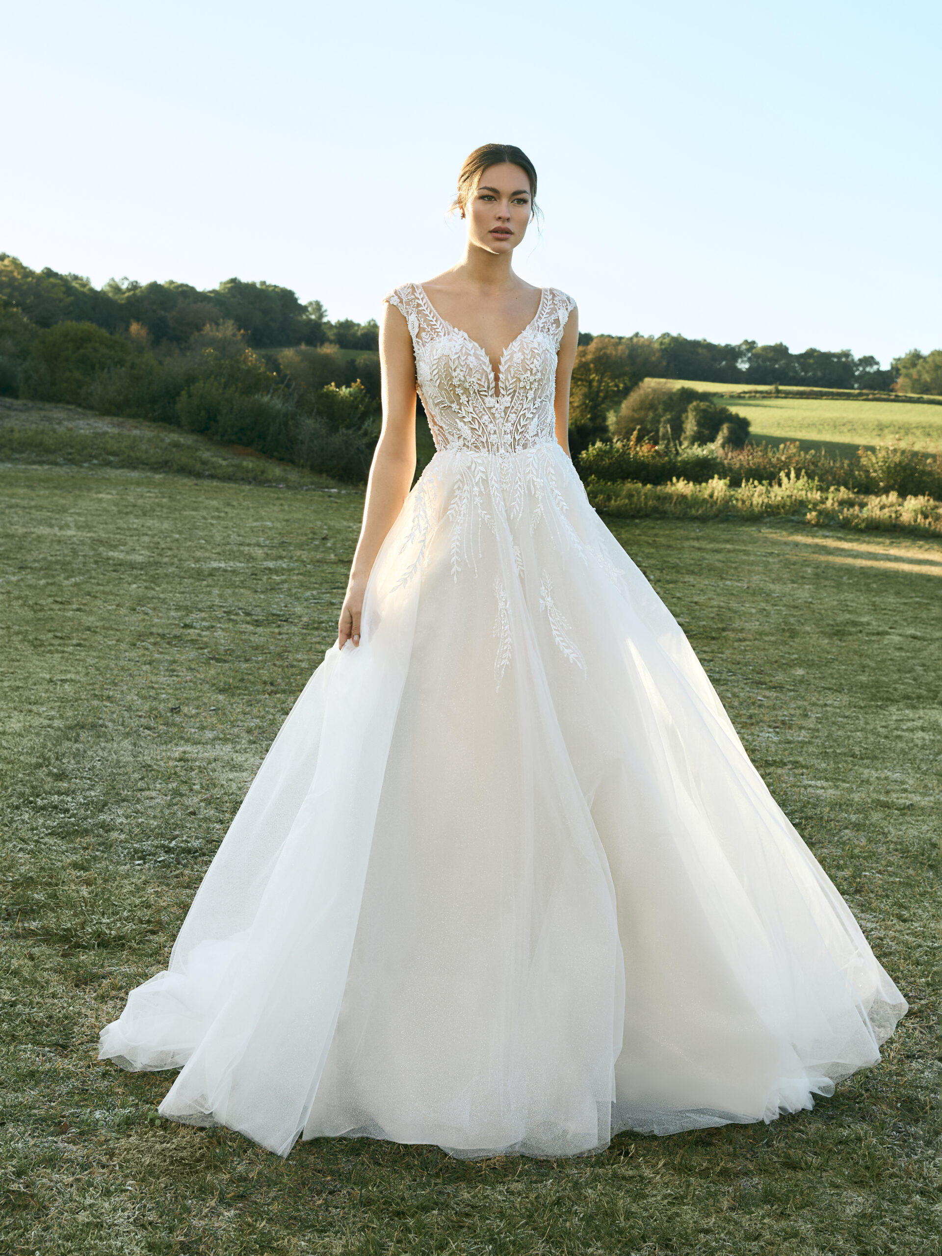 WU127BJ1.30H Νυφικό φόρεμα White One Cranta Α γραμμή από τούλι με glitter και V λαιμόκοψη ATHENAV Bridal