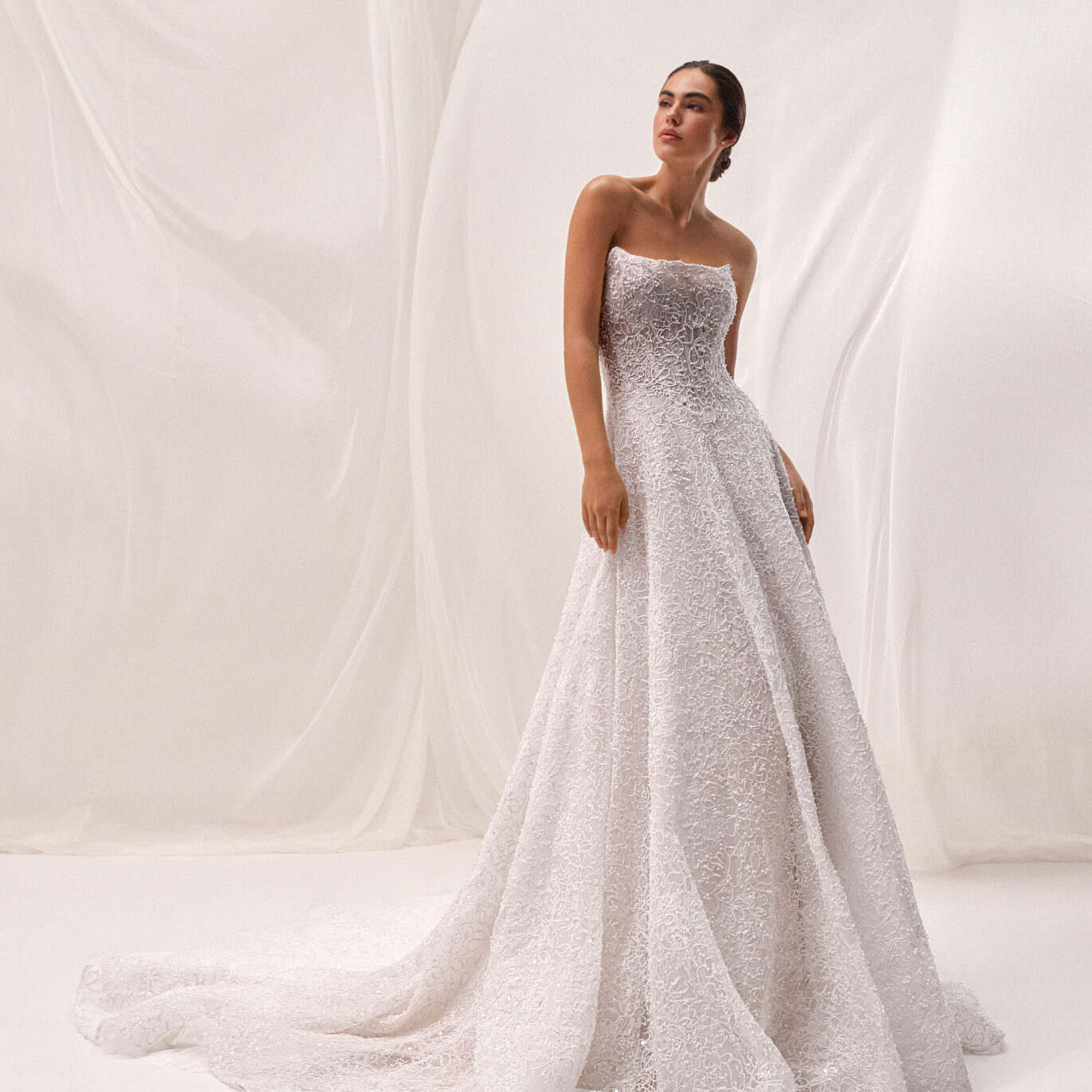 Νύφη που φοράει το Pronovias Erianry dress