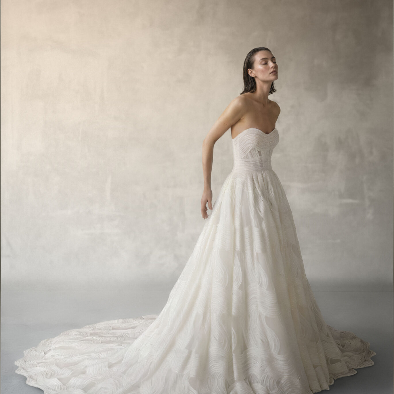 Νυφικό φόρεμα Atelier Pronovias Fayen Α γραμμή strapless με ανάγλυφο ύφασμα ATHENAV Bridal