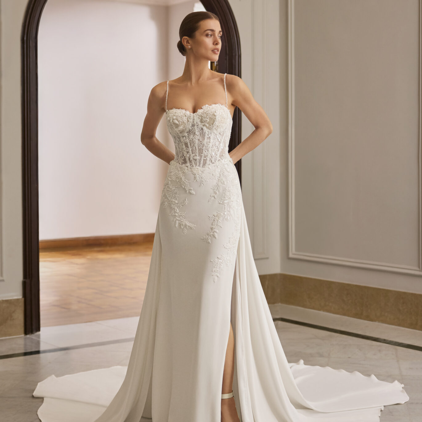 Νύφη που φοράει το San Patrick Finia dress