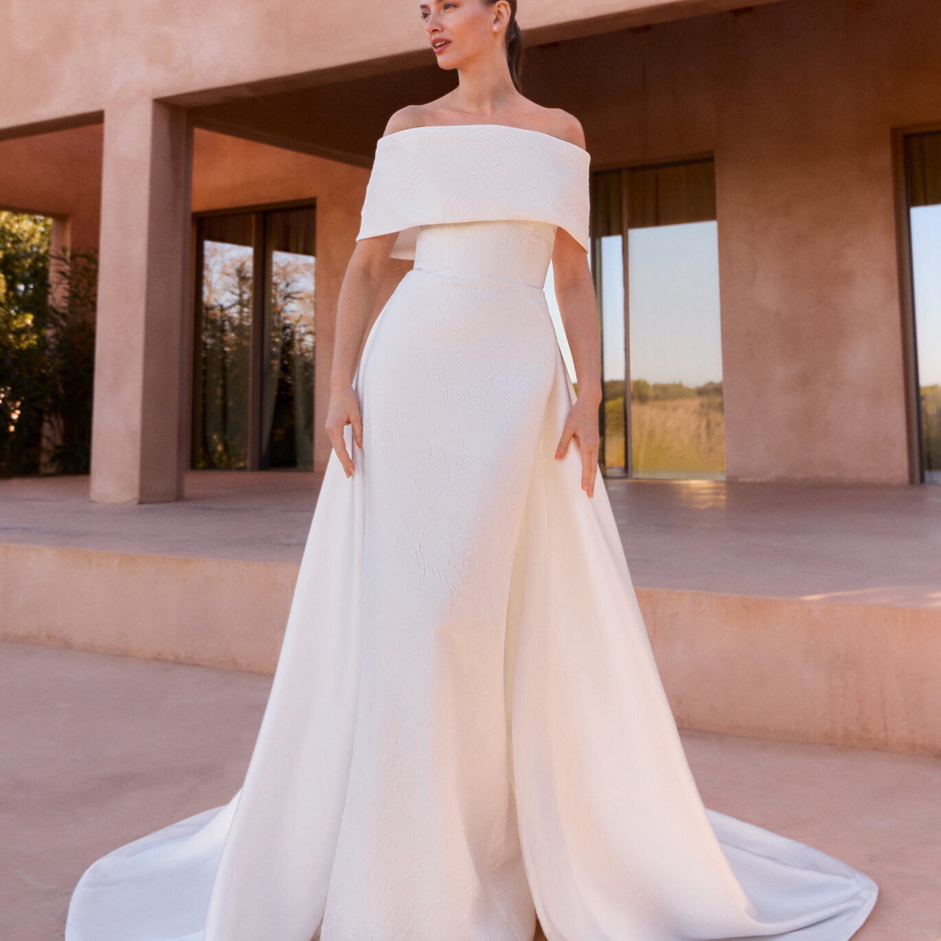 Νύφη που φοράει το Pronovias Fosy dress