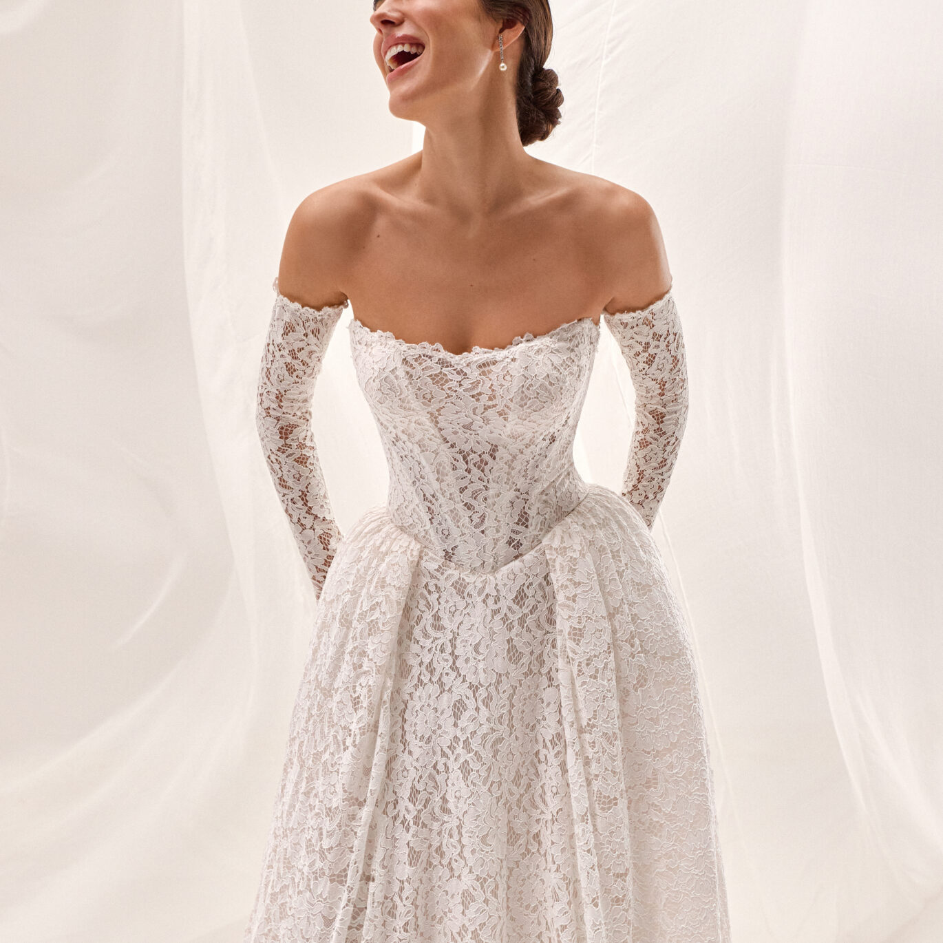 Νύφη που φοράει το Pronovias Gevia dress