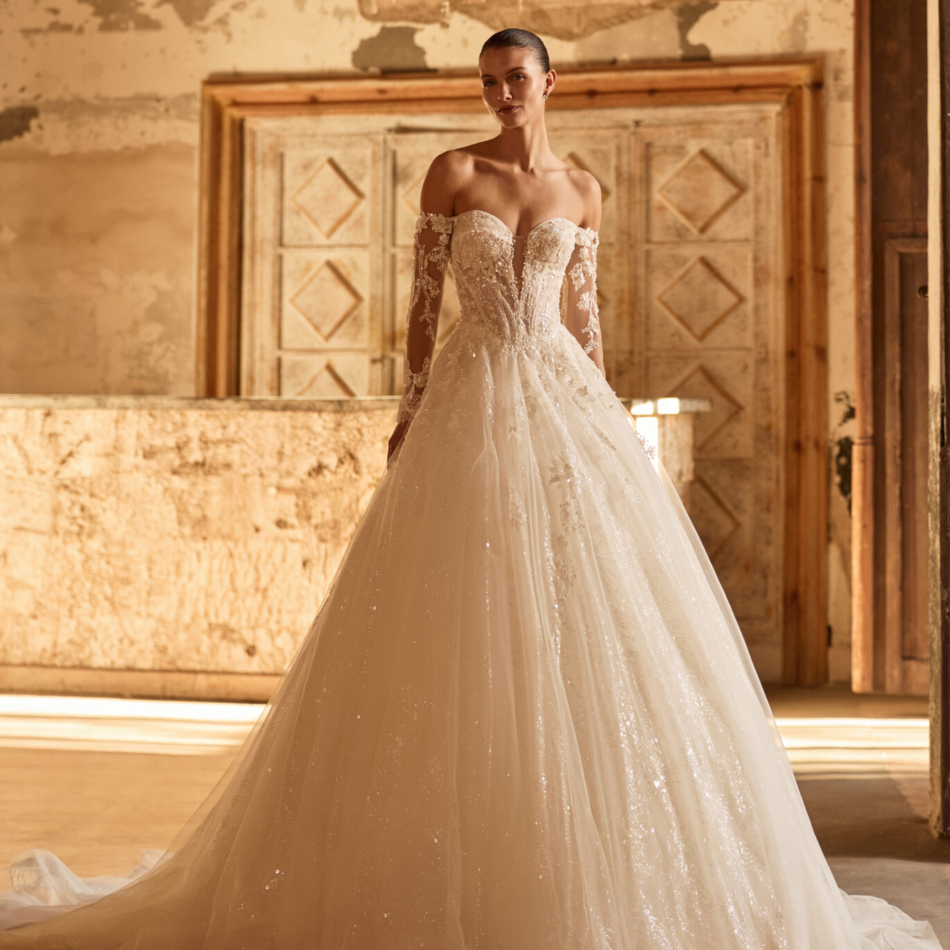 Νυφικό φόρεμα Pronovias Privée Greque πριγκιπικό ballgown από τούλι και δαντέλα ATHENAV Bridal