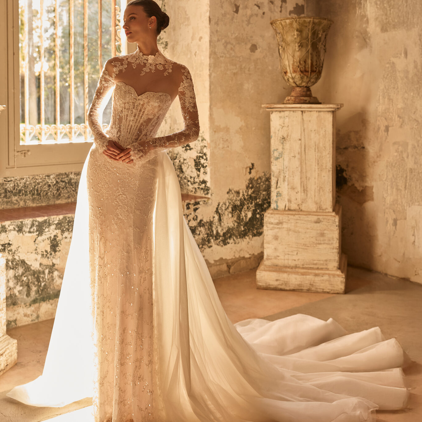 Νυφικό φόρεμα Pronovias Privée Hajay γοργονέ από δαντέλα Chantilly με υπερφούστα ATHENAV Bridal