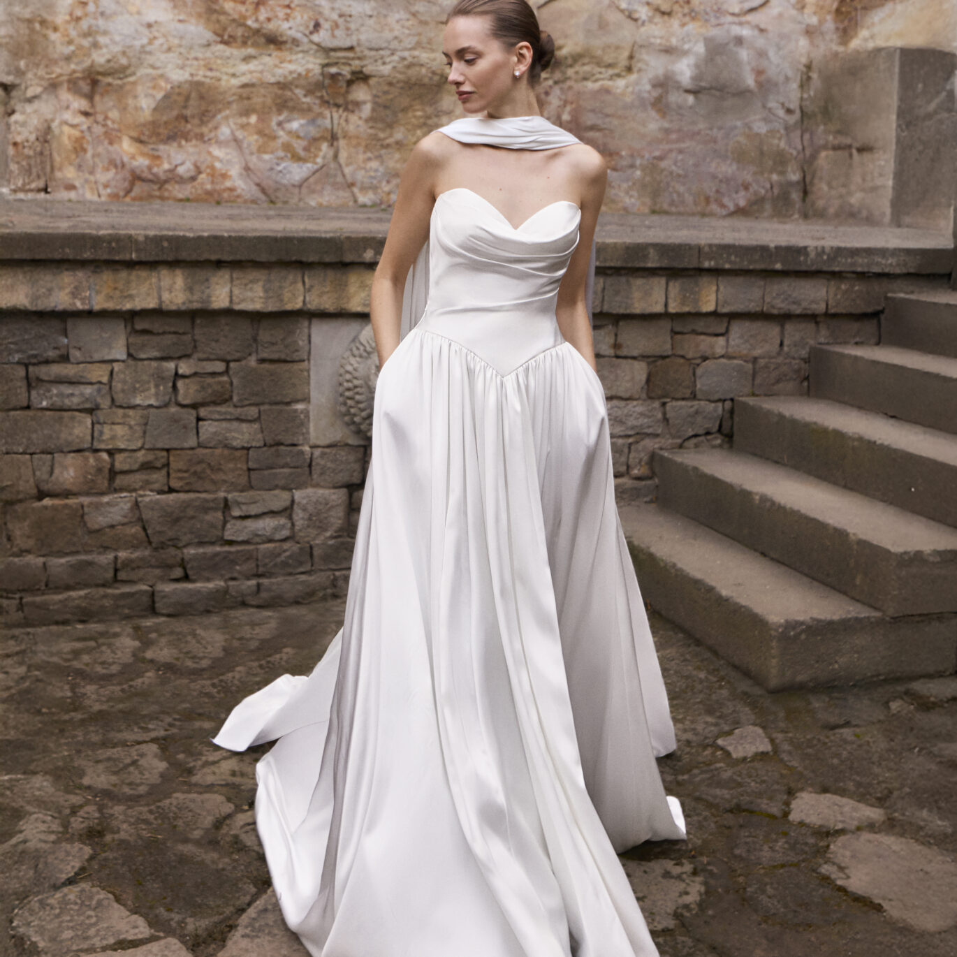 Νύφη που φοράει το Pronovias Jessalyn dress