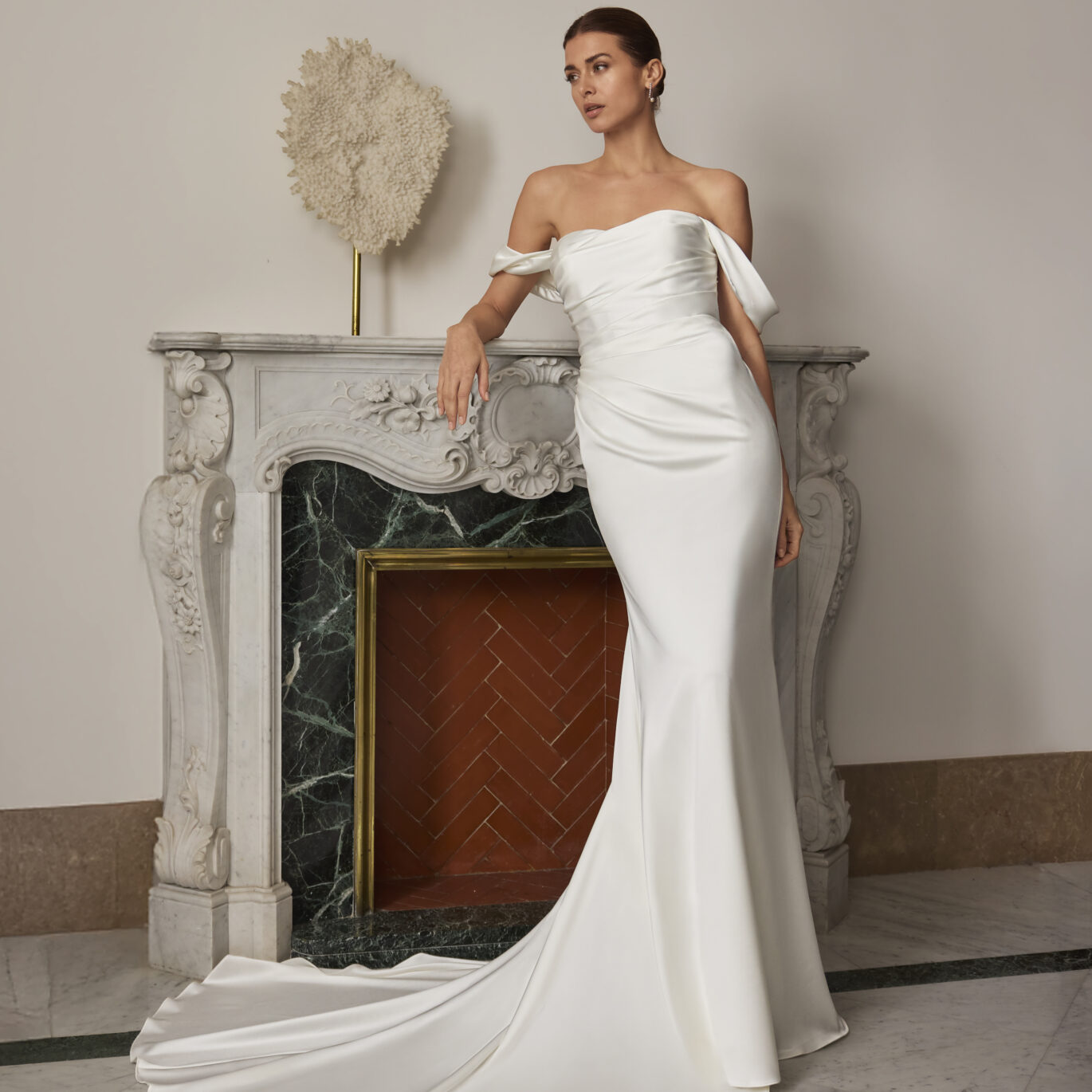 Νύφη που φοράει το San Patrick Krespia dress