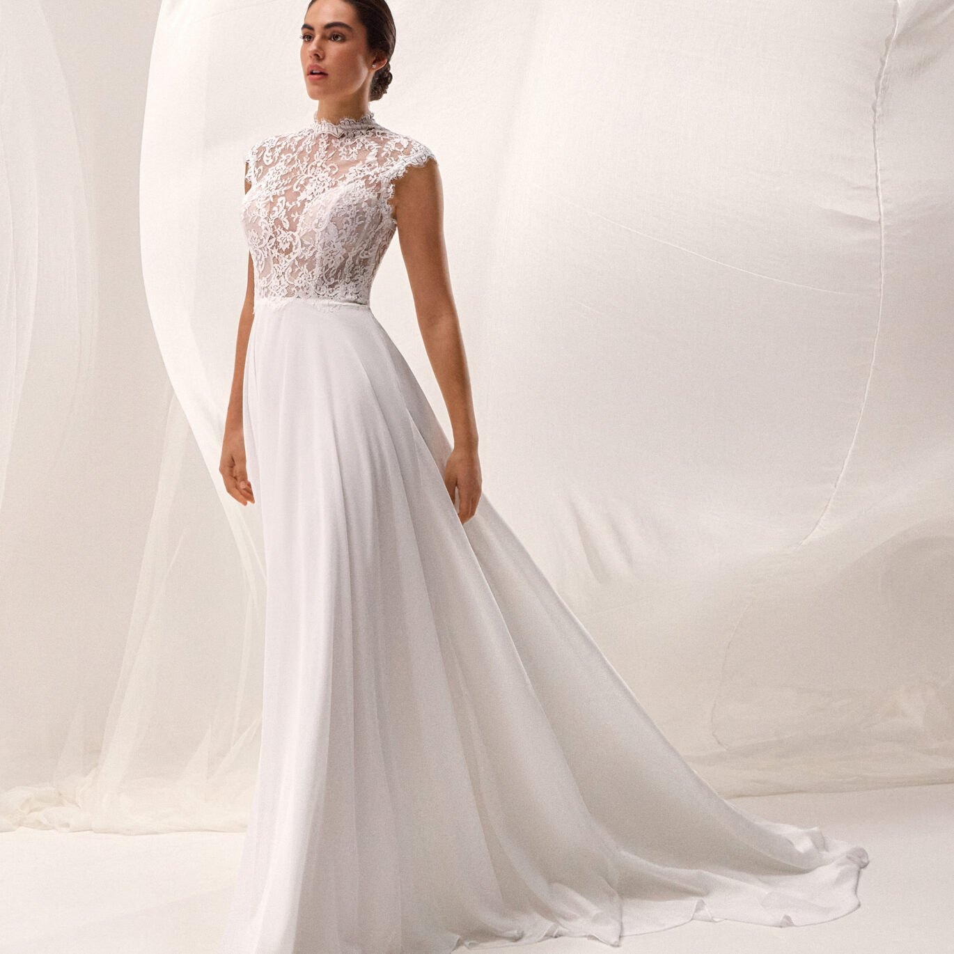 Νύφη που φοράει το Pronovias Latzuli dress