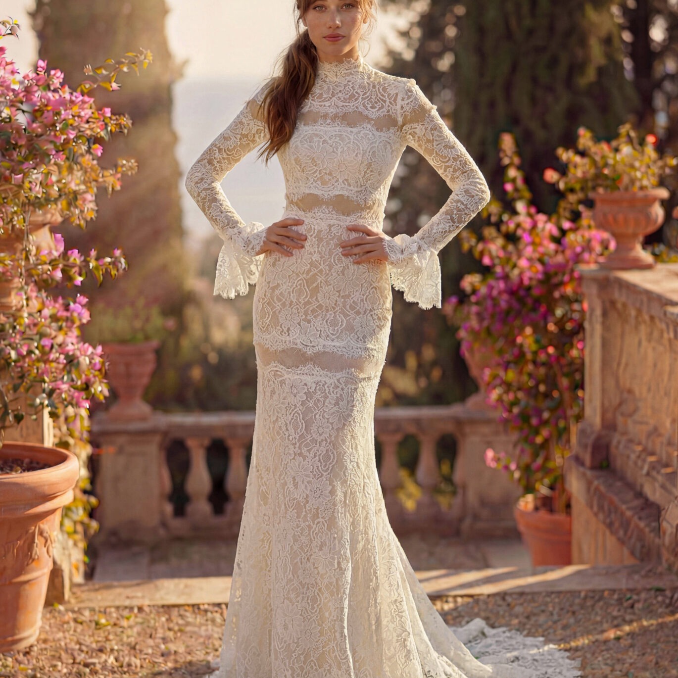 Νυφικό φόρεμα San Patrick Studio Lilliette γοργονέ από δαντέλα Chantilly με ψηλό γιακά ATHENAV Bridal