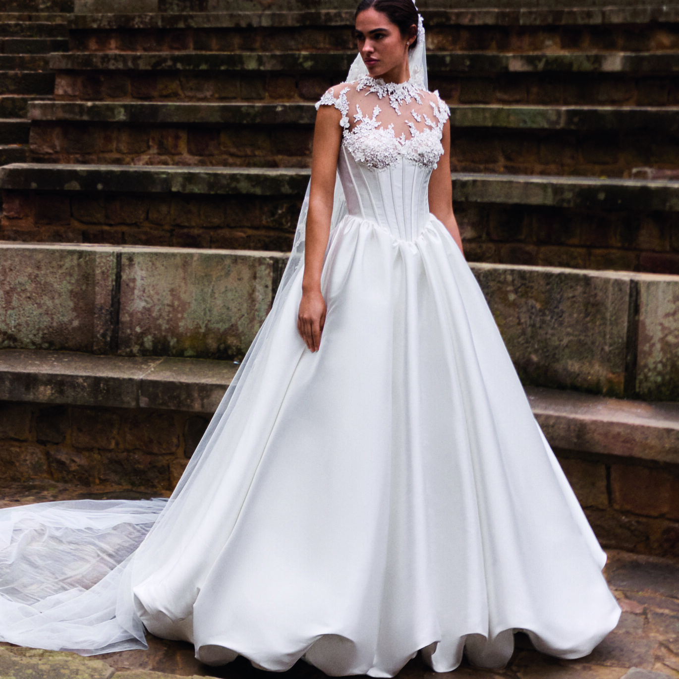 Νύφη που φοράει το Pronovias Louana dress