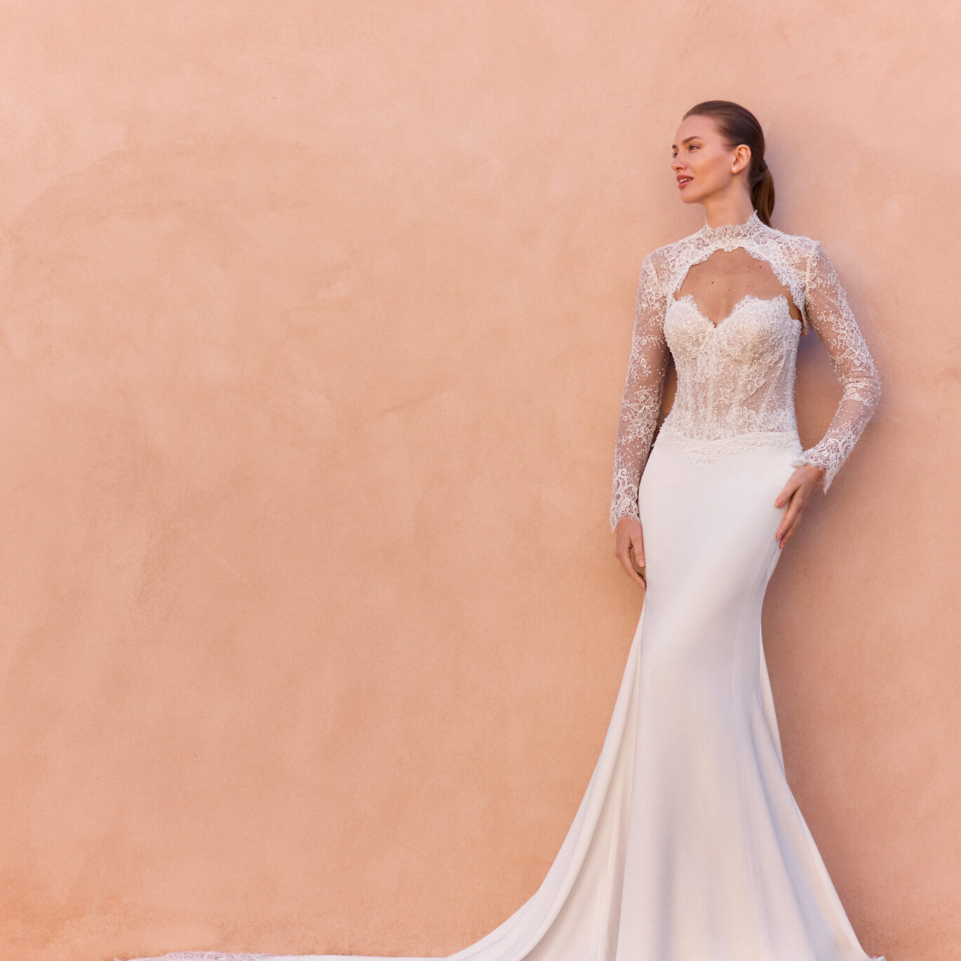 Νύφη που φοράει το Pronovias Maiae dress