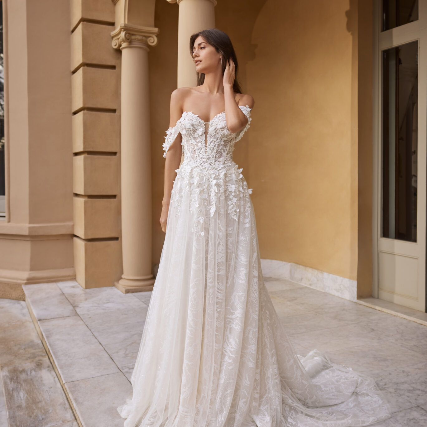 Νύφη που φοράει το San Patrick Polsey dress