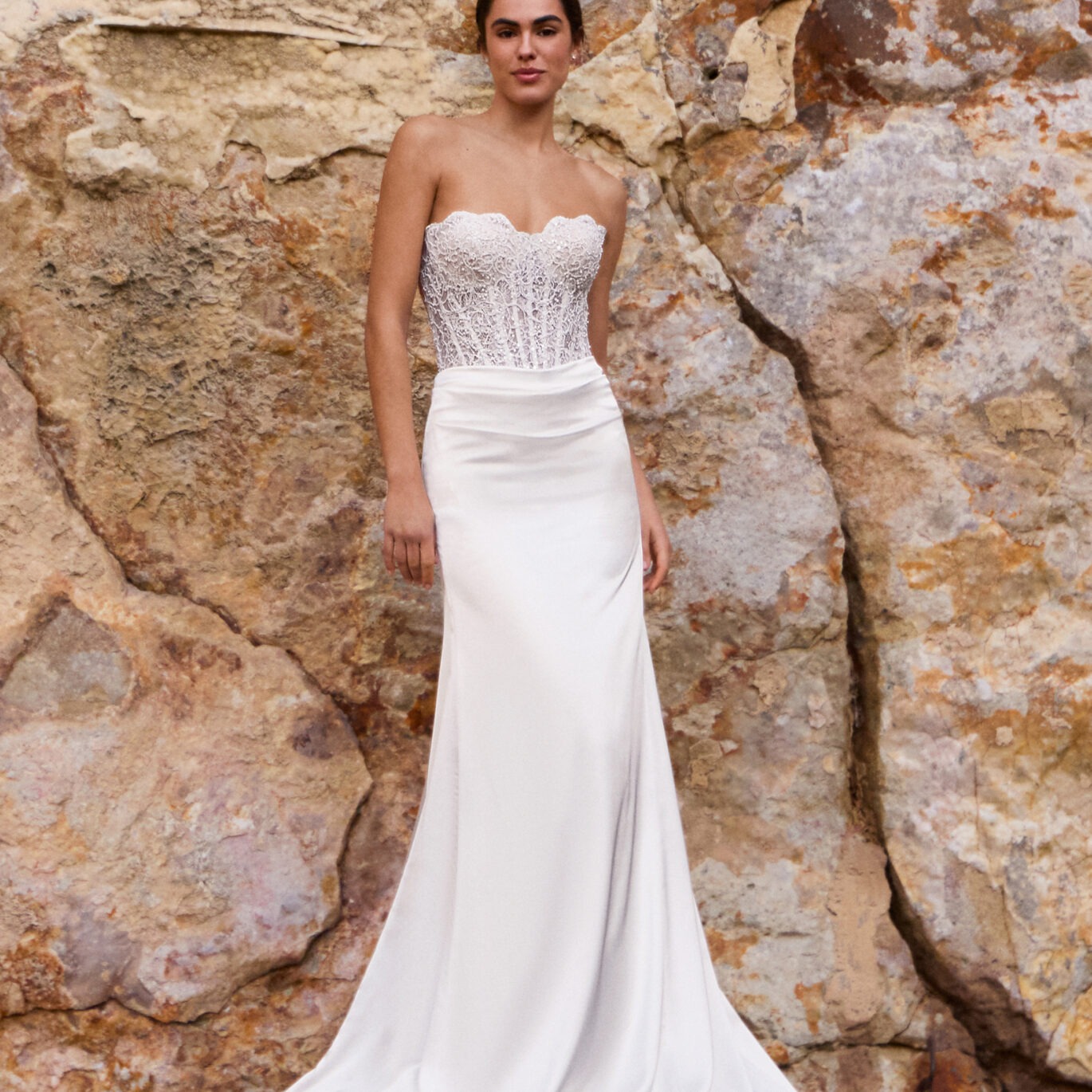 Νύφη που φοράει το Pronovias Psike dress