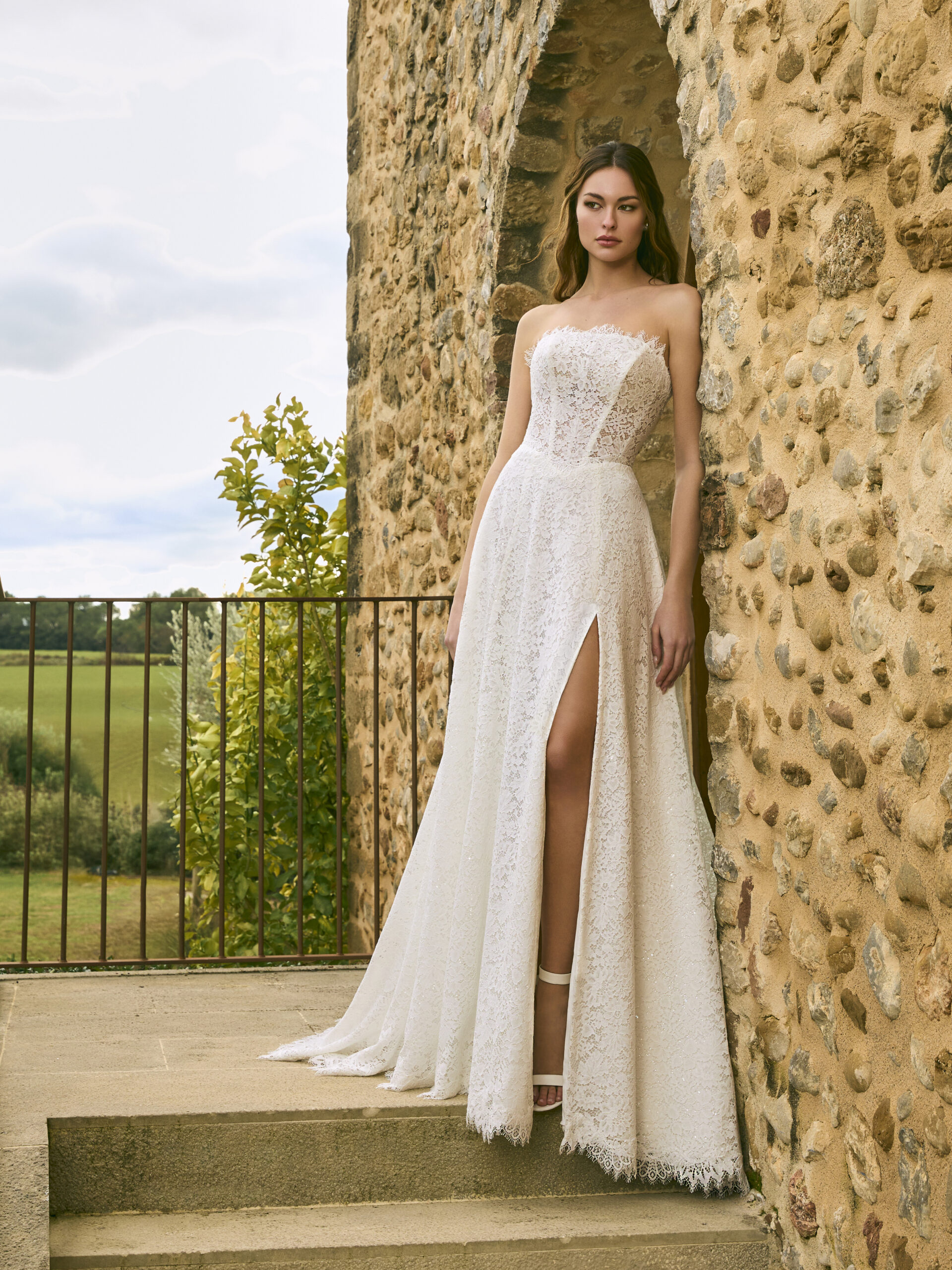 W1127EW1.665 Νυφικό φόρεμα White One Saronis Α γραμμή από δαντέλα με σκίσιμο ATHENAV Bridal