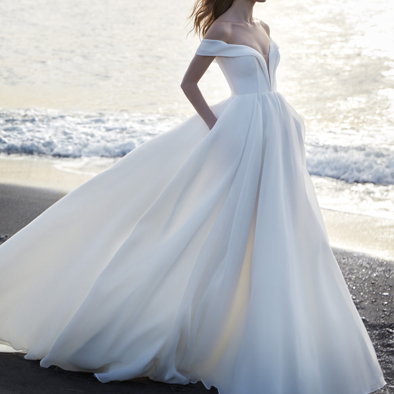 Νυφικό φόρεμα San Patrick Studio Tinia πριγκιπικό ballgown από mikado με off-the-shoulder μπούστο ATHENAV Bridal
