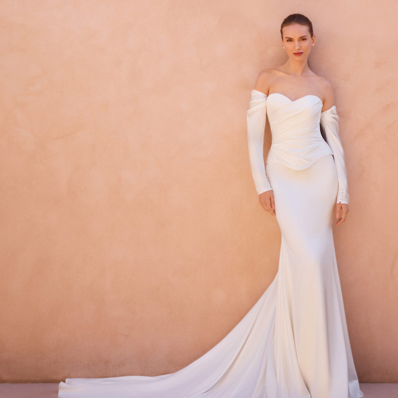 Νύφη που φοράει το Pronovias Tzara dress