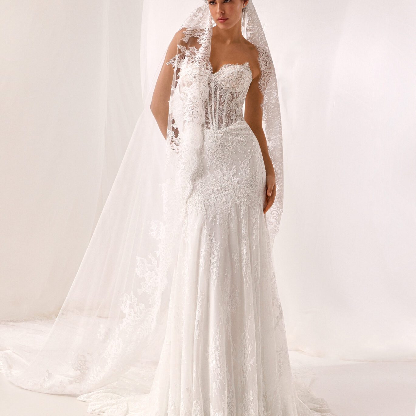Νύφη που φοράει το Pronovias Veinra dress