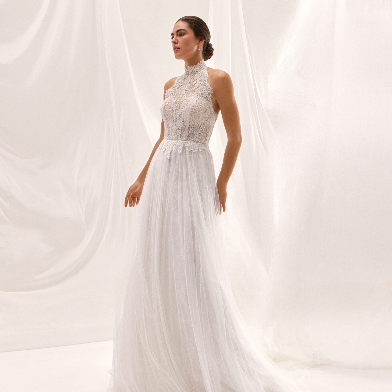 Νύφη που φοράει το Pronovias Zevia dress